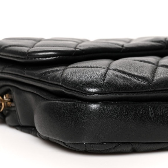 CHANEL Calfskin Quilted Medium CC Classic Flap bag Like New Black purse Pristine - Picture 11 of 16